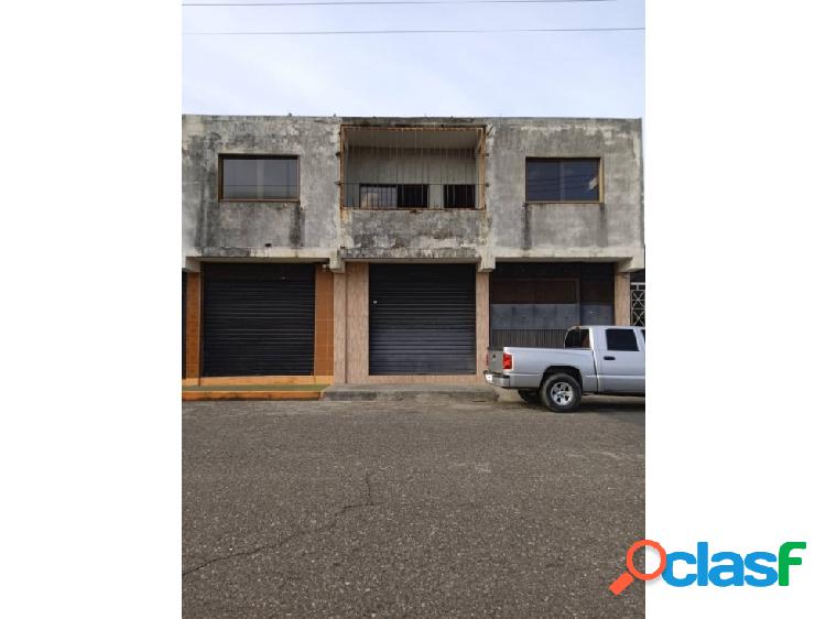 SE VENDE LOCAL COMERCIAL Y APARTAMENTO VE-08