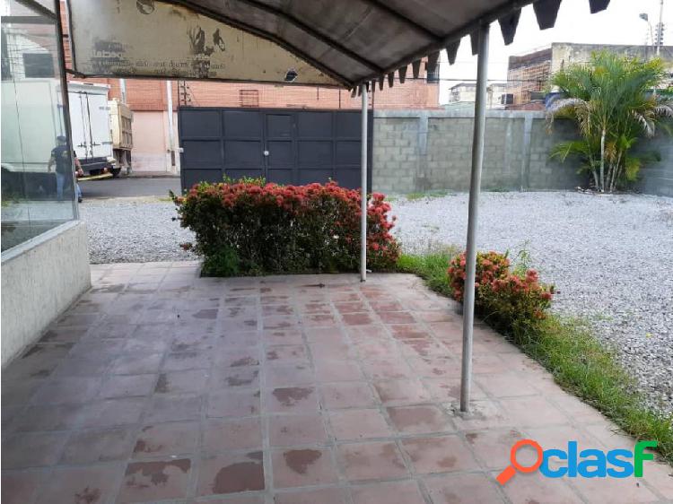 SE VENDE LOCAL CON TERRENO ZONA CENTRO MATURIN