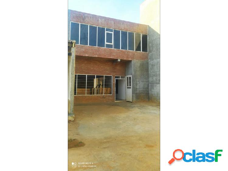 SE VENDE LOCAL EN C.C. DIVINA PASTORA I VE02-1311ST-AUROJ