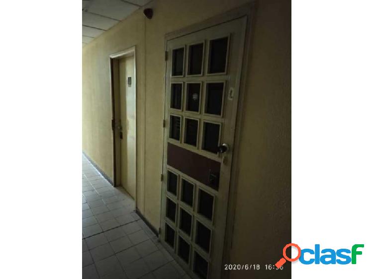 SE VENDE OFICINA 30m2 Av. URDANETA