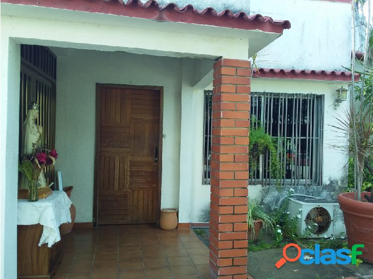 SE VENDE PROPIEDAD EN CALLE CARVAJAL VE01-0137ZC-AJ