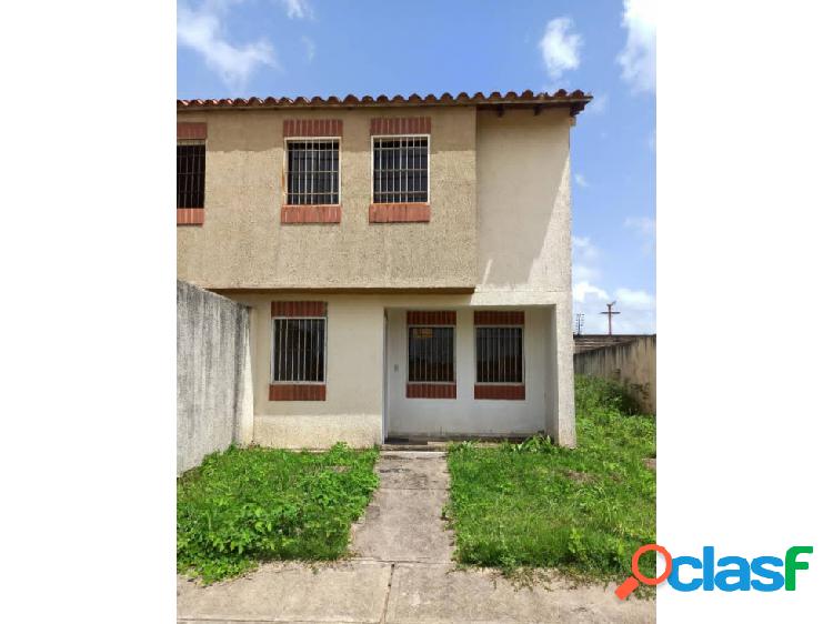 SE VENDE TOWN HOUSE EN CONJ. RESD. AGUA MARINA