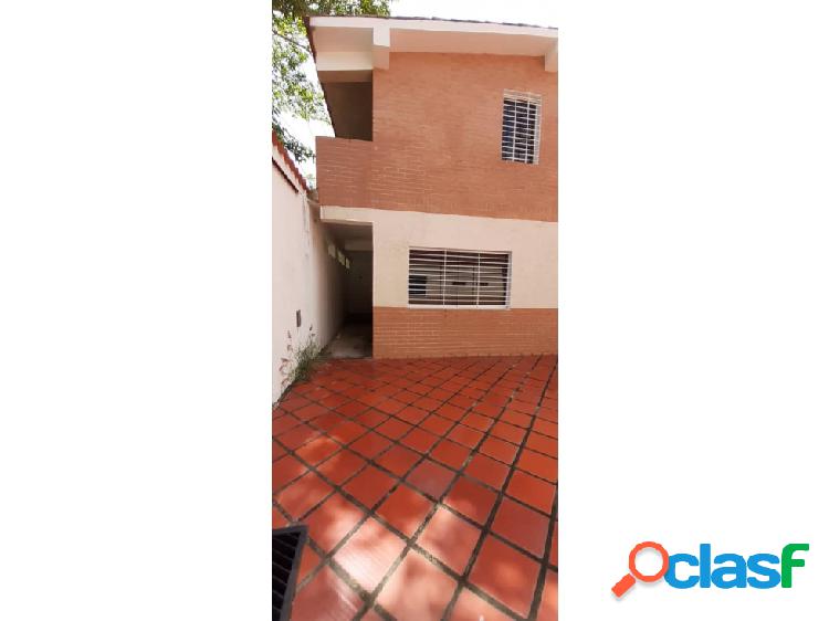 SE VENDE TOWN HOUSE EN MACARAPANA VE02-215ES-RGON