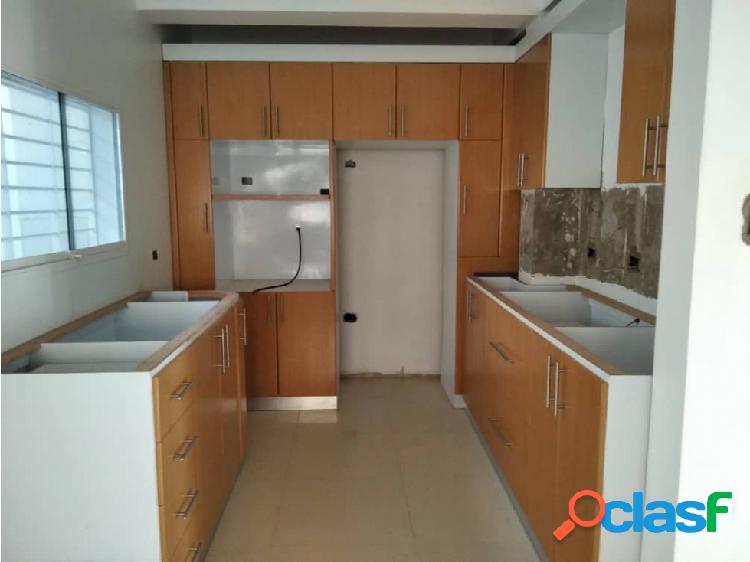 SE VENDE TOWN HOUSE EN MACARAPANA VE02-217ES-RGON