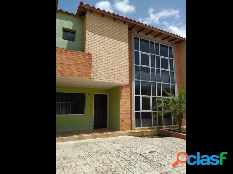 SE VENDE TOWN HOUSE EN SAN DIEGO CONJ RESD VILLA LA FONTANA