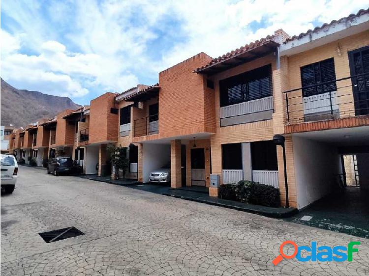 SE VENDE TOWNHOUSE EN MAÑONGO