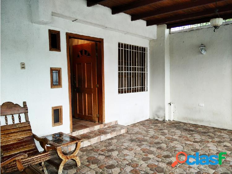 SE VENTA CASA EN URB ALBERTO RAVELL VE01-0127AR-RCOR