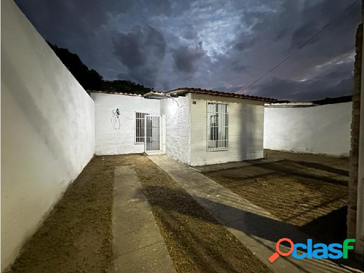 San Joaquin. Casa en Venta Urb. El Guayabal EPAP