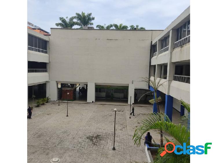 Se Alquila excelente Local Comercial de 694 M2 en Los