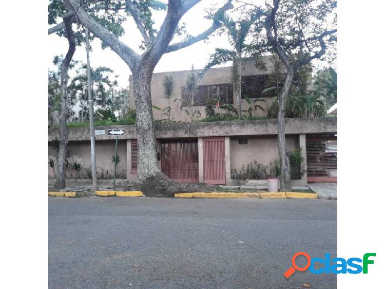 Se Vende Casa 630 M2 en la Urbanización La Floresta