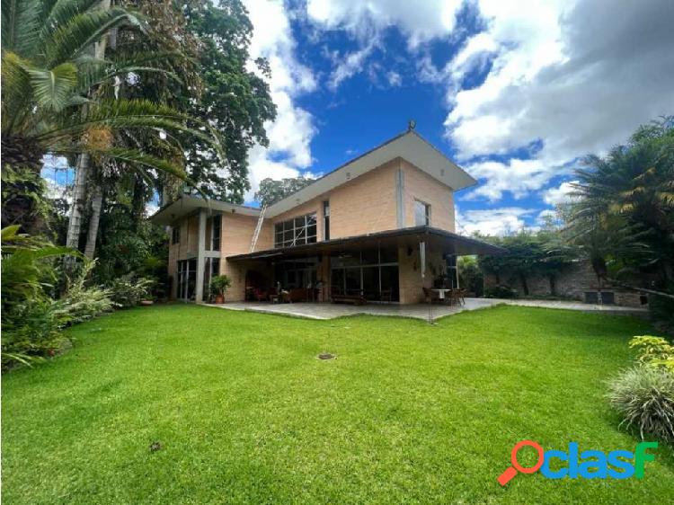 Se Vende Casa en Prados del Este 1300 mts 4H/6B/7P (JC)