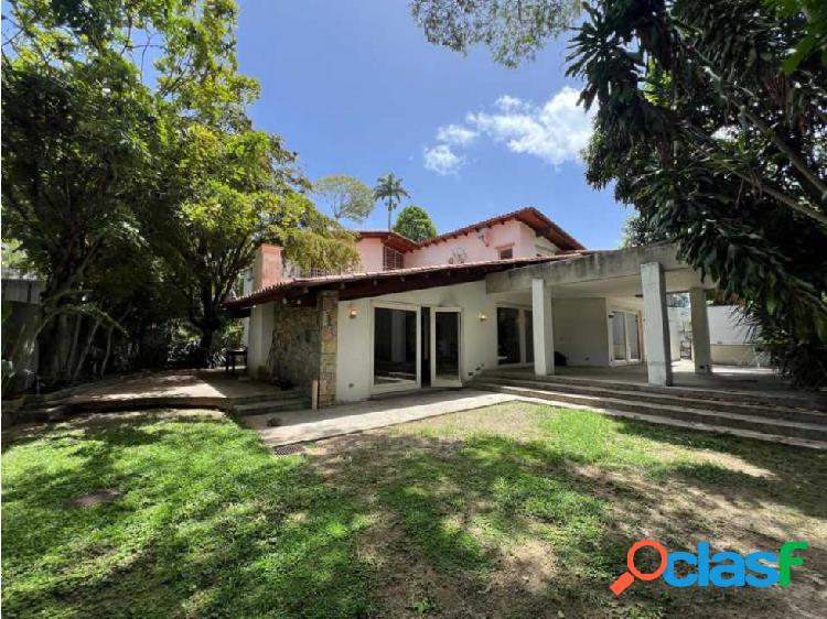 Se Vende Casa en Prados del Este calle cerrada 875 mts