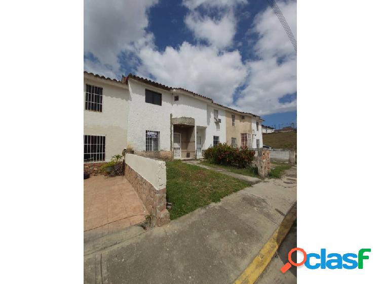 Se Vende Townhouse 148m2 2h/3b/1p Betania Plaza Ocumare 9304