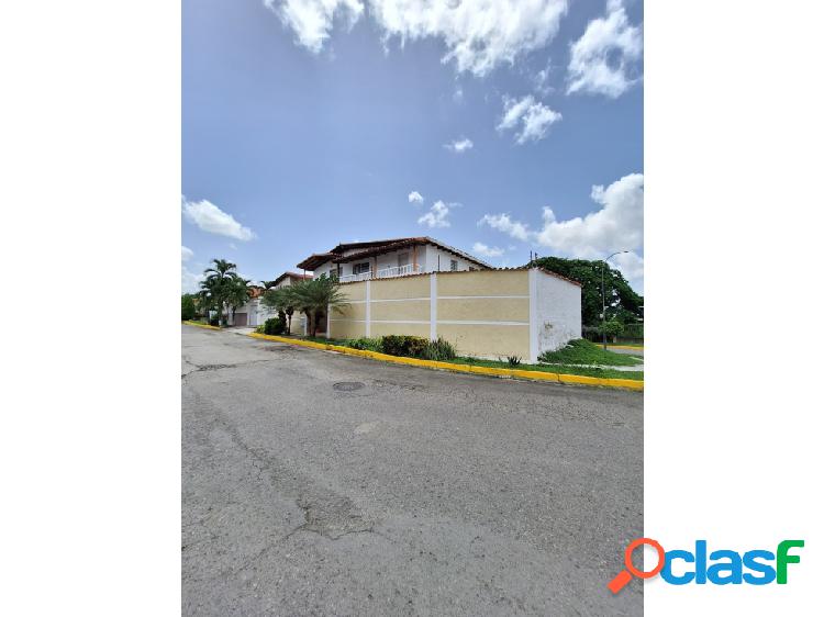 Se Vende casa 435m2 7h/5b/4p Charallave Country Club