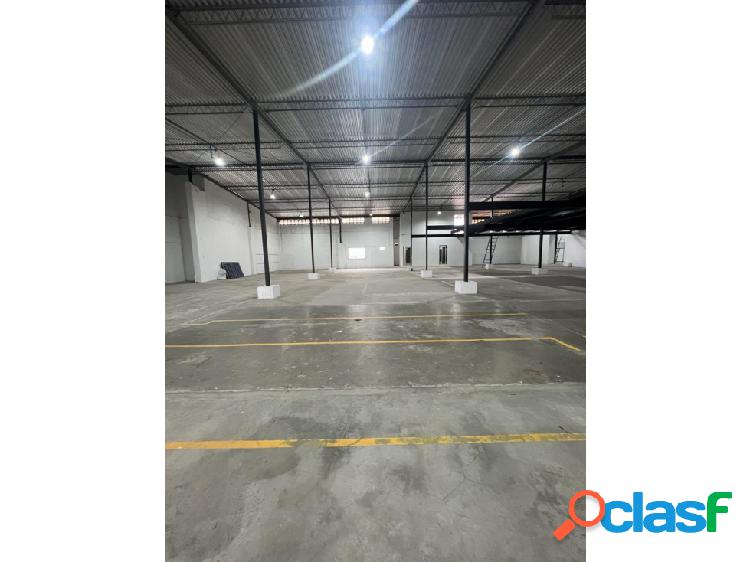 Se Vende/Alquila Galpon 1300m2.Boleita Norte.