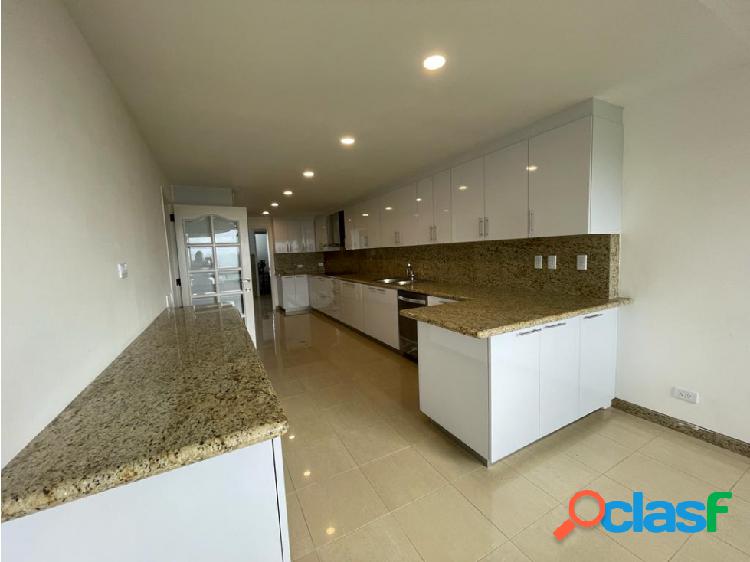 Se alquila Apto de 304m² 3h/3b/2p San Román