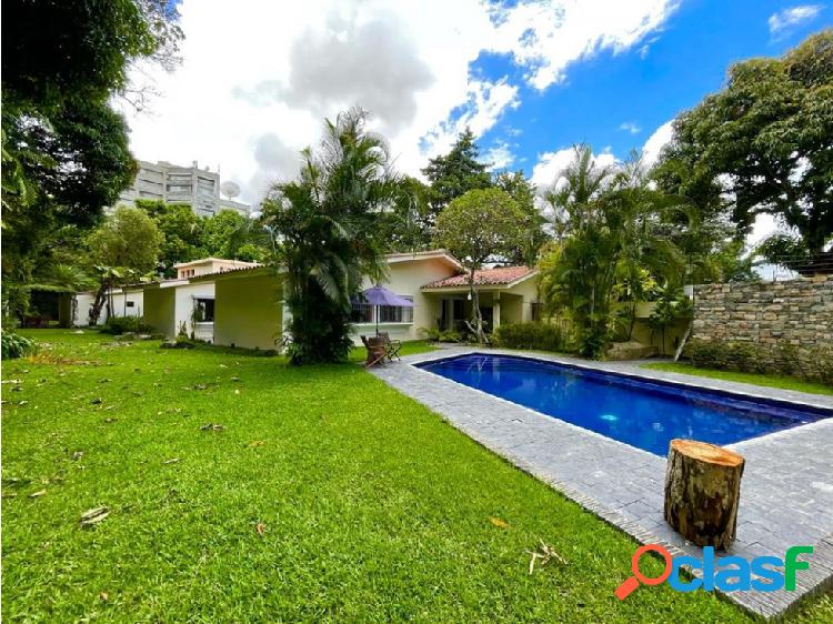 Se alquila casa 2050 m² -4h+s/4b+b/8p en Country Club