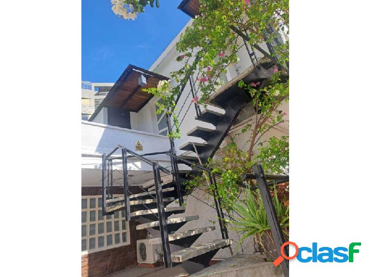 Se alquila casa planta alta 190m2 3h/2b/2p Las Mercedes 6840