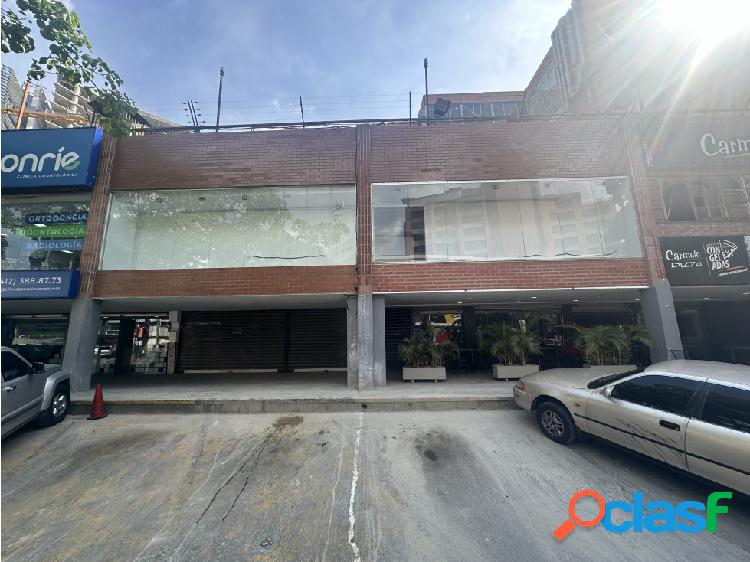 Se alquila local comercial 510m2 Las Mercedes 2710