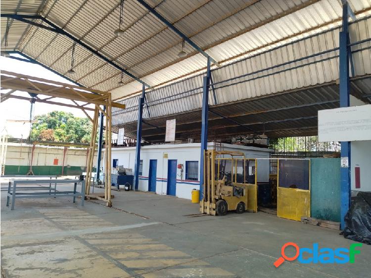 Se vende/ Alquila Galpón industrial en el Sector los