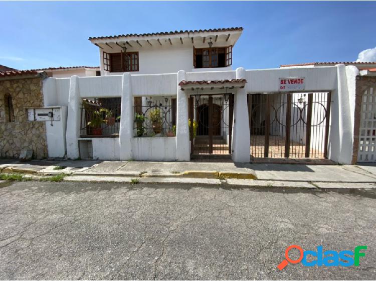 Se vende Casa 200m2. 4H/5B/3P. Guatire.