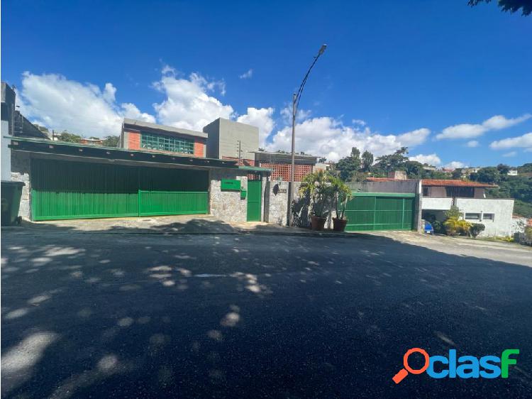 Se vende Casa 450m2.4h/4b/5p. Santa Sofia.