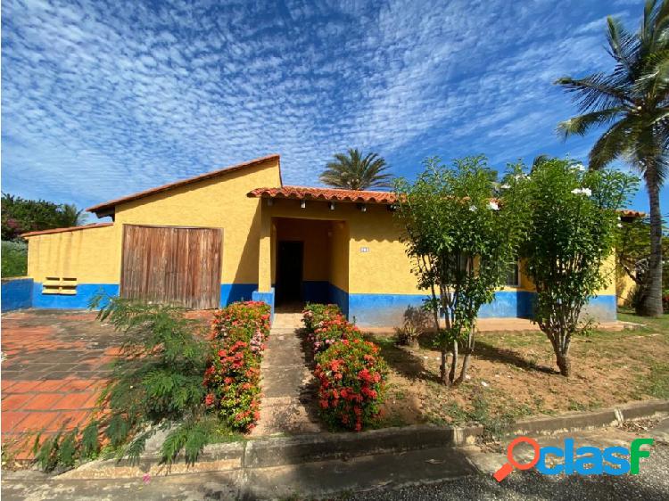 Se vende Casa 582m² 4h/3b/4p, Playa El Agua - Nueva Esparta