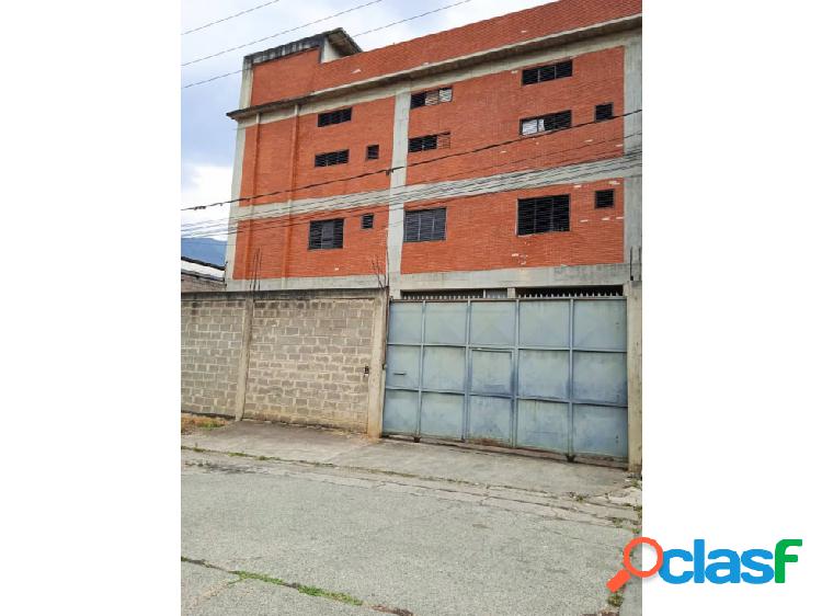 Se vende Edificio Industrial en La Yaguara.