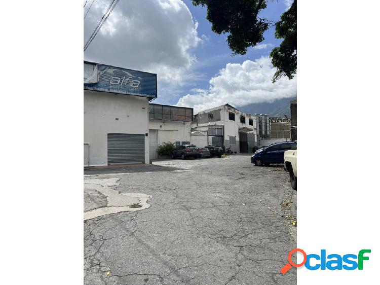 Se vende Galpón 1000m2. Boleita.