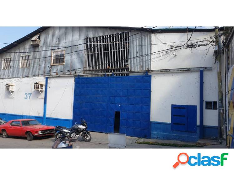 Se vende Galpón. 1441m2. Boleita Sur.