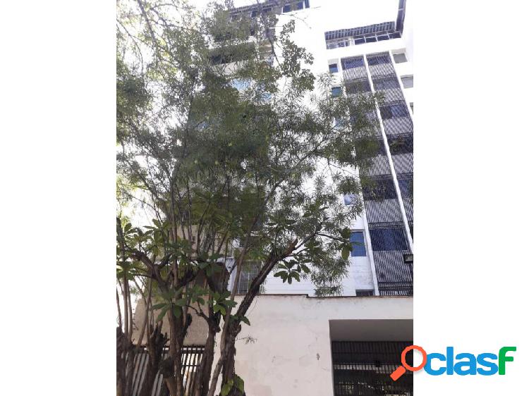 Se vende PH ubicado en las Mercedes, para remodelar