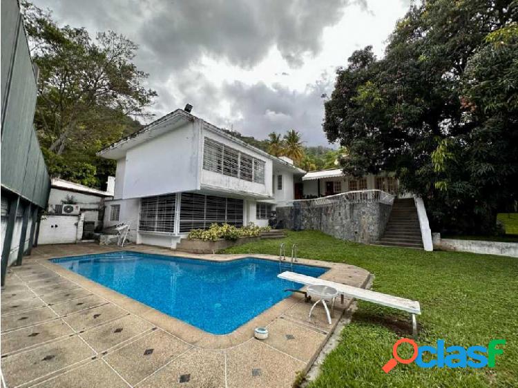 Se vende Quinta 1700m2. 4h+2S/6B/4P. Alta Florida