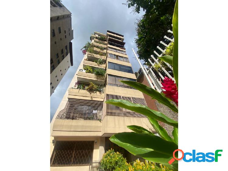 Se vende San Bernardino PH de 3 niveles. 367m2.