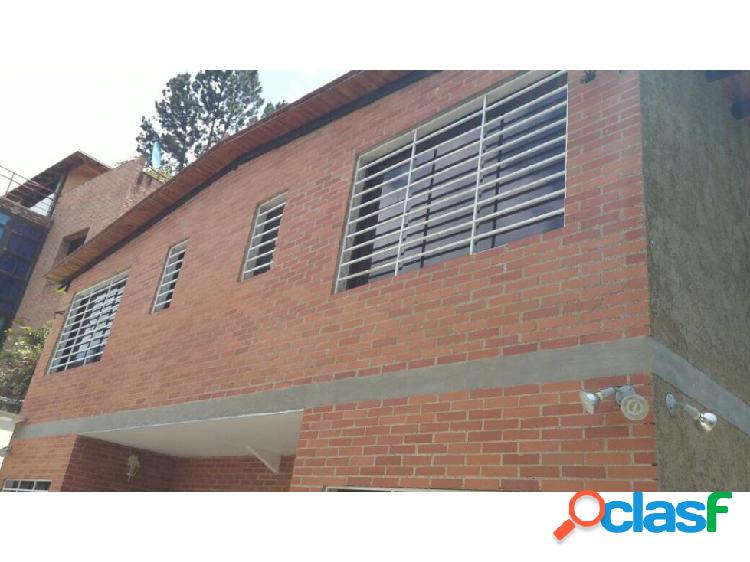 Se vende TH 250m2 3h/3b/4p Altos del Halcón 8892