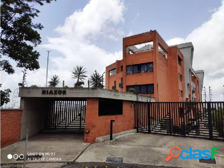 Se vende apto 162m2 3h+s/4.5b/4p Urbanización Miranda 3344