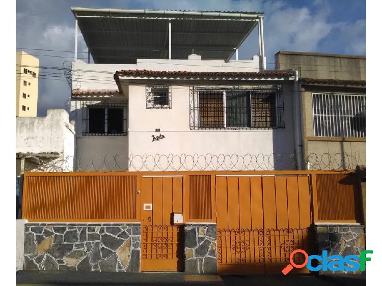 Se vende casa 195m2 6h/4b/2pe La Florida 3424