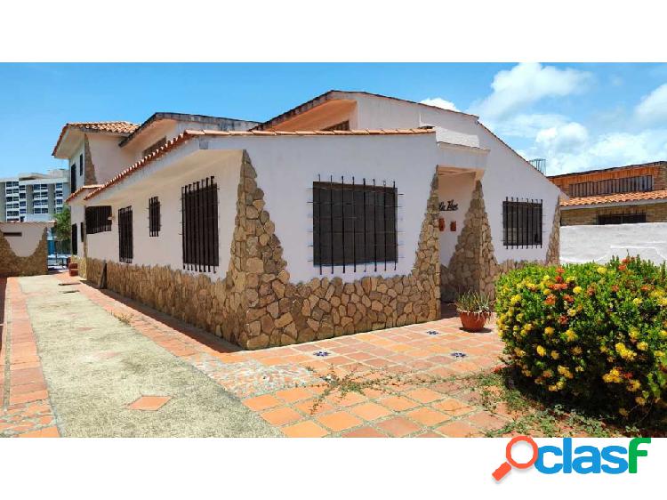 Se vende casa 200m2 4h/3b/5p Higuerote 8034