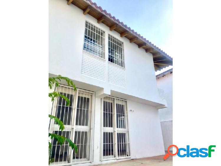 Se vende casa 205m2 Los Palos Grandes 4318