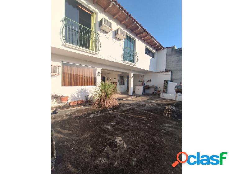 Se vende casa 235m2 3h/3b/3p Santa Rosa Charallave 6099