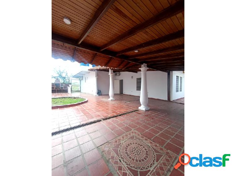 Se vende casa 313m2 4h/3b/3p Matalinda Charallave