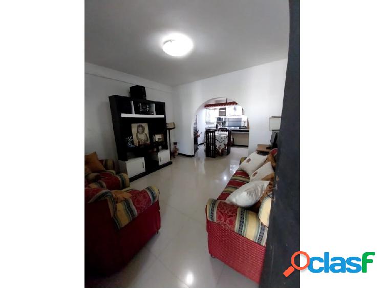 Se vende casa 358m2 2h/2.5b/4p Tuy Santa Lucía 6743