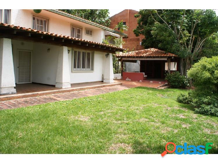 Se vende casa 360m2 4h+s/3b+s/3p Urb. Cerro Verde