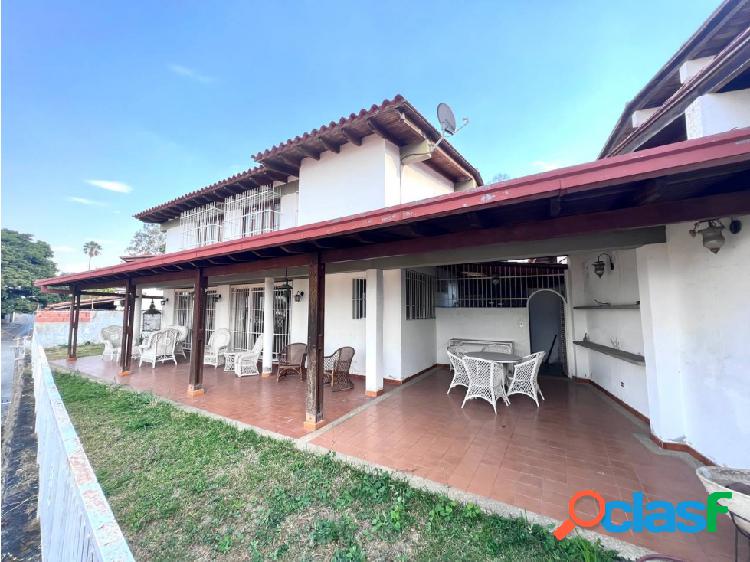 Se vende casa 450m2 4h+s/ 5b/ 3p Santa Paula