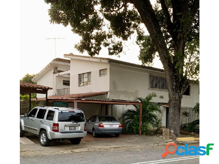 Se vende casa 500m2 4h+s/2,5b+s/2p Santa Cecilia 6975