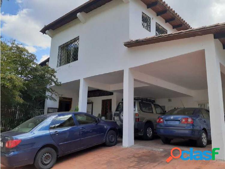 Se vende casa. 540m2/3H/3B/6P. Prados del Este