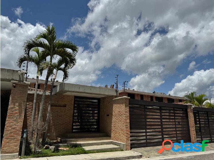 Se vende casa 550m2 Colinas del Tamanaco 8467