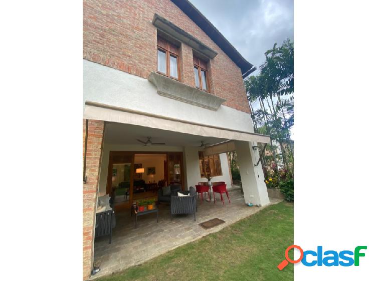 Se vende casa 573m2 4h/4b/4p La Floresta 4234