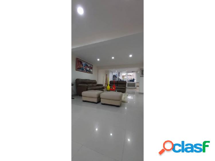 Se vende casa 589m2 4h/5b/2p Urb Paso Real Charallave 0656