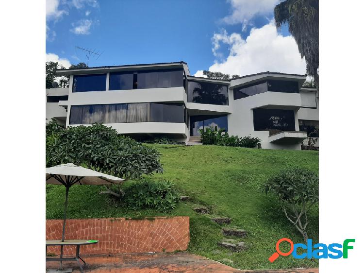 Se vende casa 5H+1/6B+1/6PE 800 m2 La Lagunita Country Club