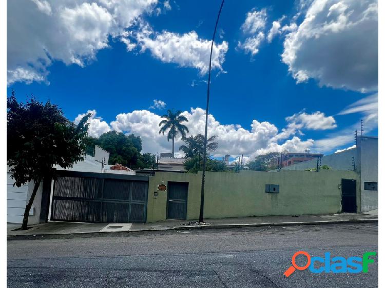 Se vende casa 680m² 3h/ 4b/ 5e Altamira